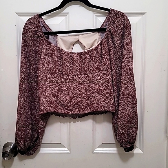 KIRIOUS LOS ANGELES CUT OUT BACK CROPPED SEXY TOP LONG SLEEVE  CHEATA PRINT SZ L - Picture 2 of 6